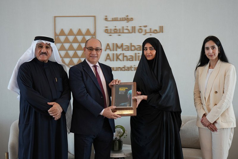 سمو الشيخة زين بنت خالد آل خليفة تستقبل البروفيسور عبدالله الحواج والأستاذ الدكتور منصور العالي وتطّلع على إبداعات منتسبي مؤسسة المبرّة الخليفية