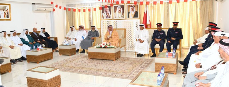 محافظ المحرق يهنئ القيادة بشهر رمضان ويشيد بالدعم المتواصل للمشاريع التنموية والخدمات المجتمعية