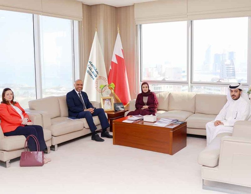 الأمين العام للتظلمات تستقبل دبلوماسياً من السفارة البريطانية لبحث سبل التعاون