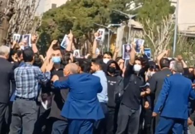 إيران.. تجمعات طلابية في الجامعات لإحياء أربعينية قتلى