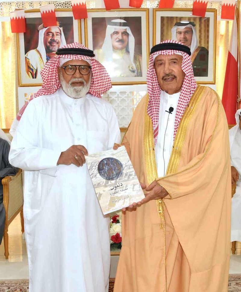 محافظ المحرق: دور بارز للباحثين والمؤلفين في توثيق التاريخ الوطني