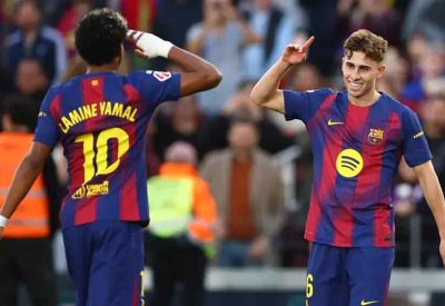 برشلونة يقبل "هدية" ريال مدريد ويرتقي للصدارة بنقاط ليفانتي