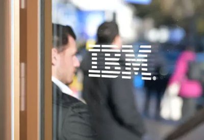 سهم IBM يسجل أسوأ هبوط يومي منذ أكثر من 25 عاماً بسبب الذكاء الاصطناعي