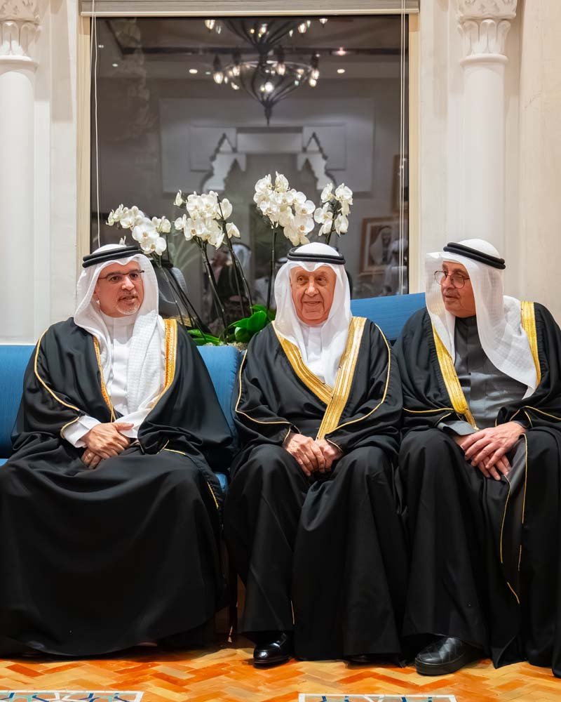 سمو ولي العهد رئيس الوزراء يزور مجلس عائلة الزياني