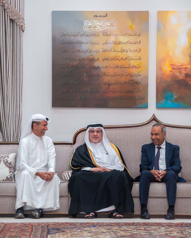 سمو ولي العهد رئيس الوزراء يزور مجلس أبناء المرحوم حجي حسن العالي
