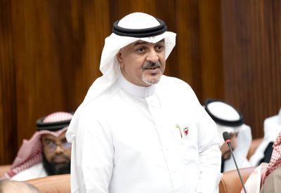 أجانب يستغلون مرونة  القوانين للحصول على تأشيرات