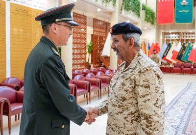 القائد العام يشيد بالتعاون العسكري مع الصين