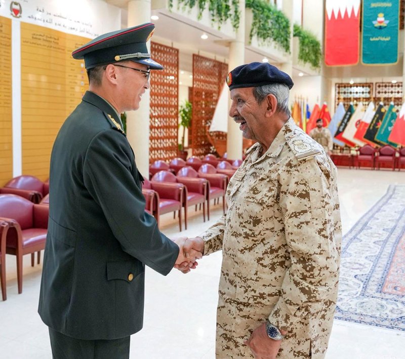القائد العام يشيد بالتعاون العسكري مع الصين
