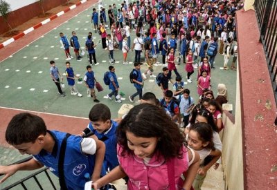 حجز هواتف التلاميذ نهائياً.. يفجر عاصفة في مدارس الجزائر
