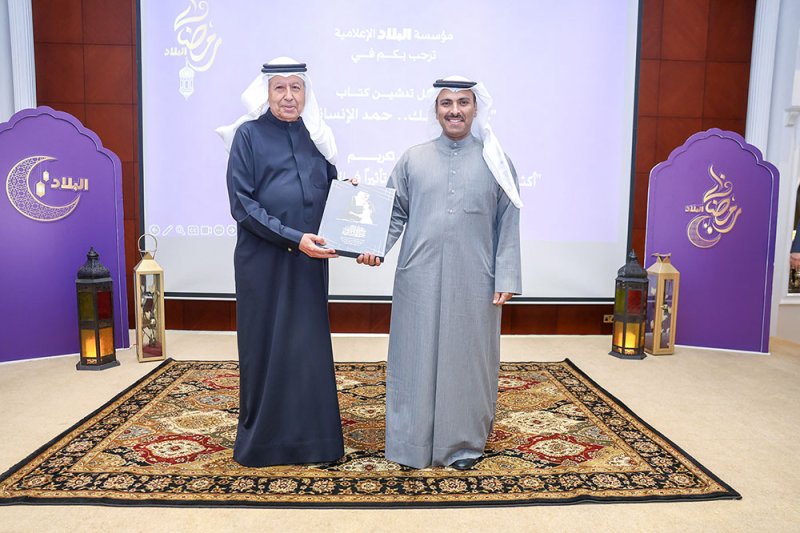 وزير الإعلام: “البلاد” توثق البعد الإنساني لعهد جلالة الملك المعظم