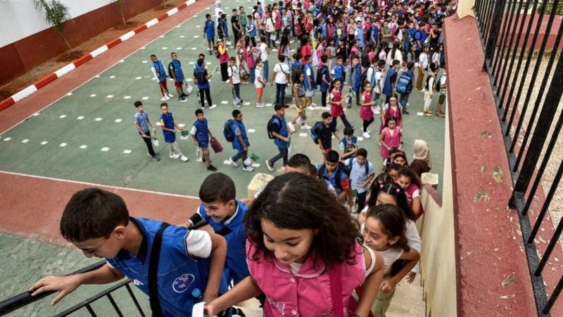 حجز هواتف التلاميذ نهائياً.. يفجر عاصفة في مدارس الجزائر