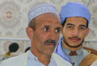 عثر على 10 آلاف دولار بالقمامة.. عامل نظافة شغل الجزائر يروي