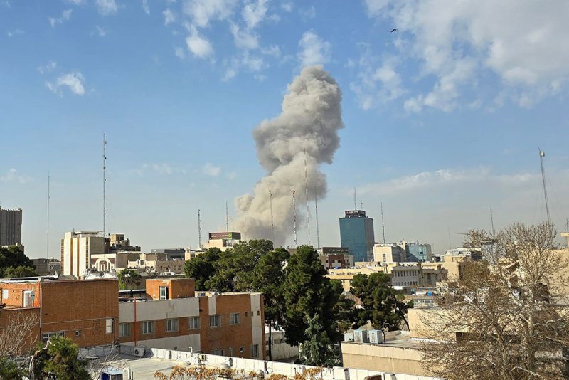 مصدر إيراني: مقتل قادة بالحرس الثوري ومسؤولين سياسيين