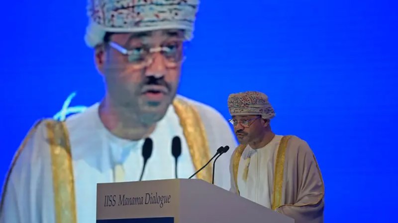 وزير خارجية عُمان لأميركا: لا تنجروا للصراع فهذه ليست حربكم