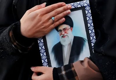 "المرشد الثالث".. الأعين على المرشحين لخلافة خامنئي