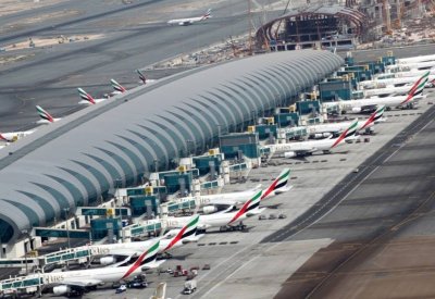 الإمارات تعلن تشغيل رحلات استثنائية  تمكين المسافرين العالقين والمتأثرين بالأحداث من مغادرة الدولة