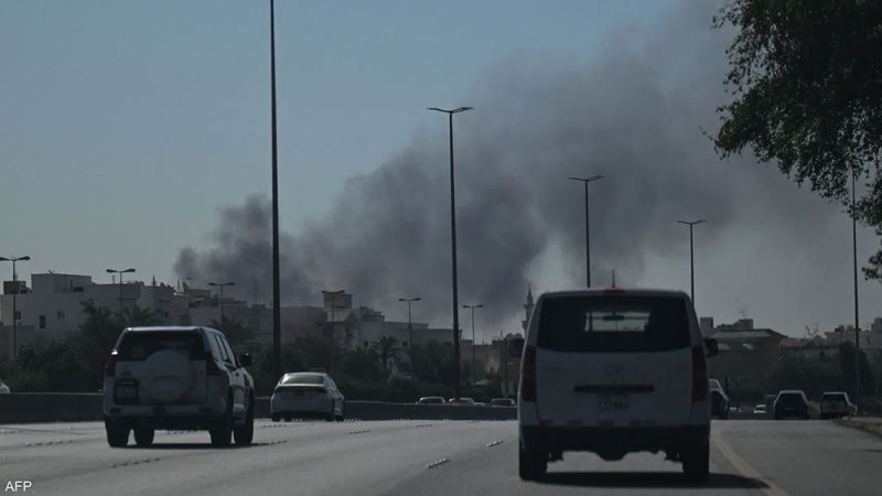 تصاعد الدخان من موقع السفارة الأميركية في الكويت
