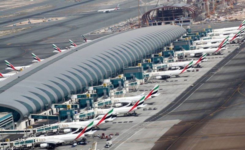 الإمارات تعلن تشغيل رحلات استثنائية  تمكين المسافرين العالقين والمتأثرين بالأحداث من مغادرة الدولة