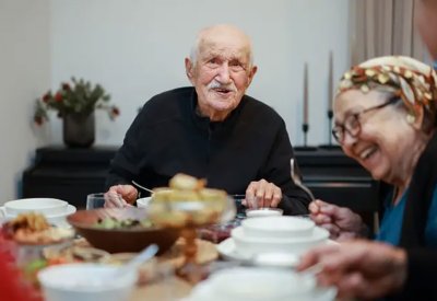 صيام كبار السن.. بين الفائدة والتحديات الصحية