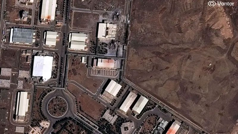 صور فضائية توثق هجوماً على موقع نووي إيراني