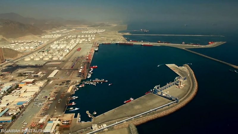 الإمارات.. السيطرة على حريق بالفجيرة إثر سقوط شظايا مسيرة