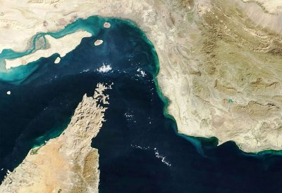 الحرس الثوري يعلن "السيطرة الكاملة" على مضيق هرمز