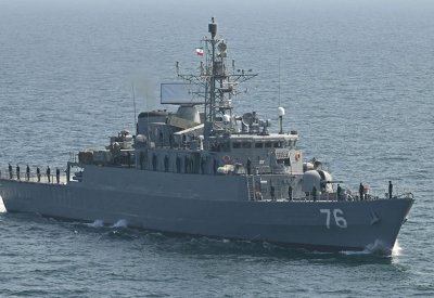 أكثر من 100 مفقود في هجوم من غواصة أغرق فرقاطة إيرانية