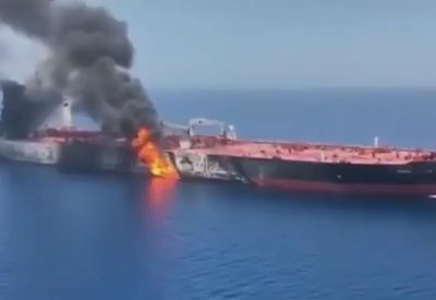 بدن ناقلة نفط تعرض لثقب بعد انفجار قرب ميناء خور الزبير في العراق