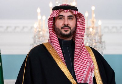 سمو ولي عهد دبي ووزير الدفاع السعودي يبحثان هاتفياً مستجدات الأوضاع والاعتداءات الإيرانية في المنطقة