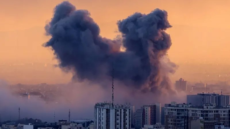 انفجارات تهز طهران.. والحرس الثوري يطلق موجة من الهجمات على إسرائيل