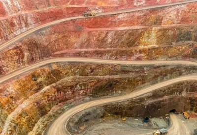 جبل ينتج 40% من ذهب العالم.. وثروته تتجاوز نصف تريليون دولار