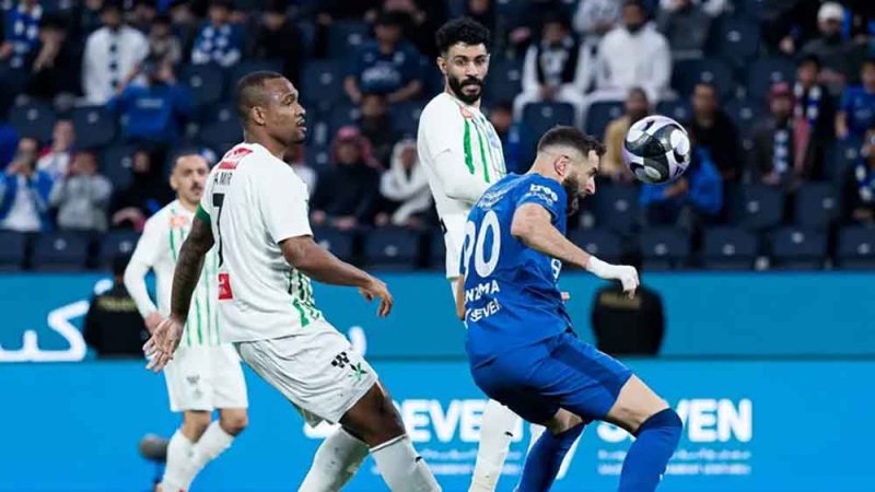 بنزيمة يقود الهلال إلى فوز كبير على النجمة
