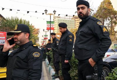 خسائر الشرطة الإيرانية.. تقديرات عن "جثث تحت الأنقاض"