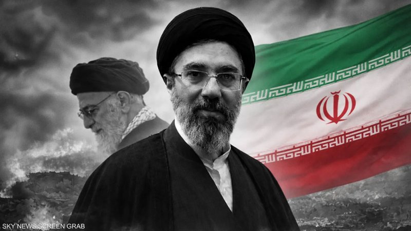 خوف من إعلانه كمرشد جديد.. 4 اختلافات لمجتبى عن والده