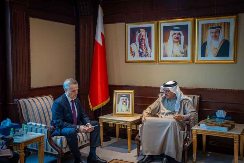 وزير الخارجية يستقبل سفير روسيا الاتحادية لدى مملكة البحرين