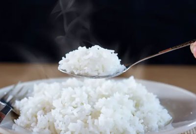 6 طرق سهلة لزيادة البروتين في طبق الأرز