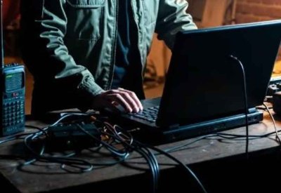 تقرير: واشنطن تعترض رسائل إيرانية مشفرة لتفعيل خلايا نائمة