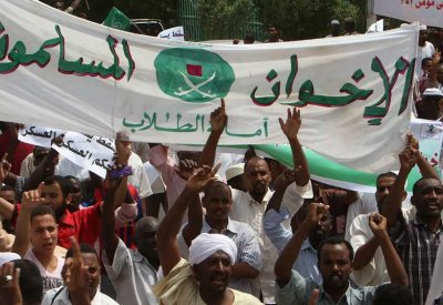 شبكات الإخوان في السودان.. ما هي وكيف تهيمن على الدولة؟