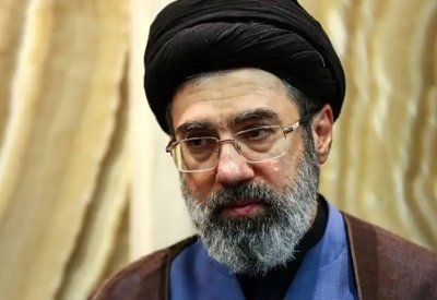 نجل الرئيس الإيراني: مجتبى خامنئي "بخير وبصحة جيدة" رغم إصابته خلال الحرب