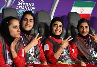 عضوتان جديدتان بمنتخب إيران تطلبان اللجوء في أستراليا بعد وصفهما بـ"الخائنتين"