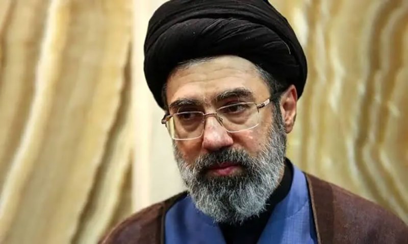 نجل الرئيس الإيراني: مجتبى خامنئي "بخير وبصحة جيدة" رغم إصابته خلال الحرب
