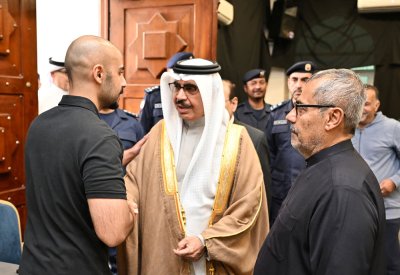 وزير الداخلية يقدم واجب العزاء لأسرة فقيدة الوطن التي وافتها المنية نتيجة العدوان الإيراني الآثم