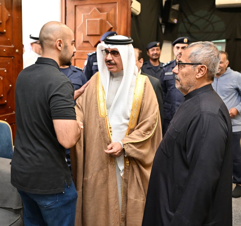 وزير الداخلية يقدم واجب العزاء لأسرة فقيدة الوطن التي وافتها المنية نتيجة العدوان الإيراني الآثم