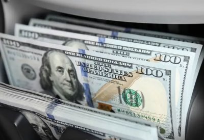 الدولار يصعد مع غياب المؤشرات على انتهاء الحرب على إيران