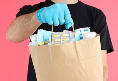توصيل الأدوية للمنازل يتم عبر شركات متخصصة وفق المناقصات