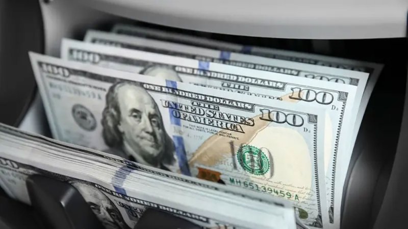 الدولار يصعد مع غياب المؤشرات على انتهاء الحرب على إيران