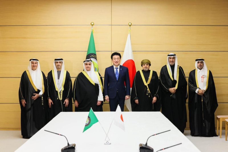 وزير شؤون مجلس الوزراء الياباني يجتمع مع سفراء دول مجلس التعاون لدول الخليج العربية في طوكيو