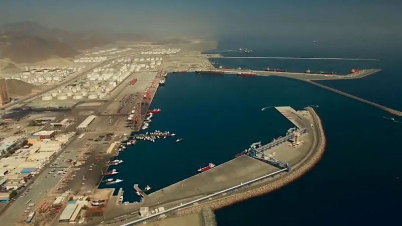 "بلومبرغ": استئناف عمليات تحميل النفط في الفجيرة