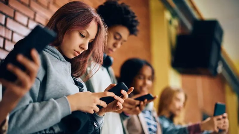 استخدام الأطفال لوسائل التواصل يرتبط بمخاطر نفسية وسلوكية
