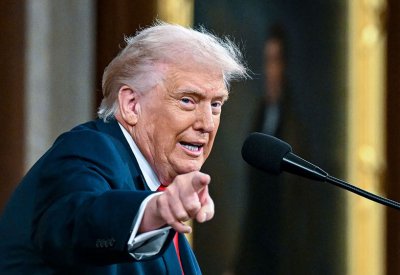 ترامب: إيران بارعة في التضليل.. وهذه أداتها